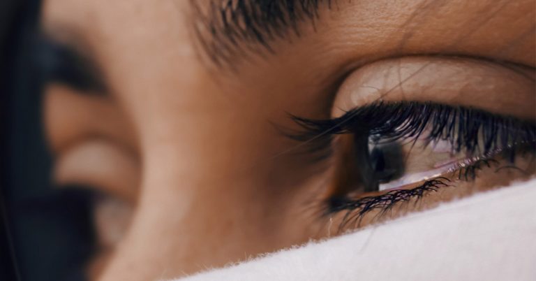 joga-piekna-kajal-kredka