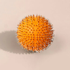 Piłeczka wieloigłowa do masażu twarzy i ciała
