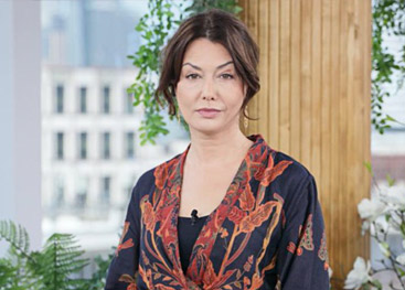 Masaż sposobem na opadające powieki. Jak go wykonać?